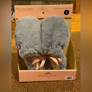 PRETTY YOU LONDON women’s Gray Faux Fur Slippers